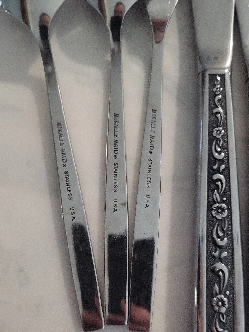 MiracleMaid Stainless Flatware 2 Teaspoons, 1 Serving Knife, 4 Butterknives